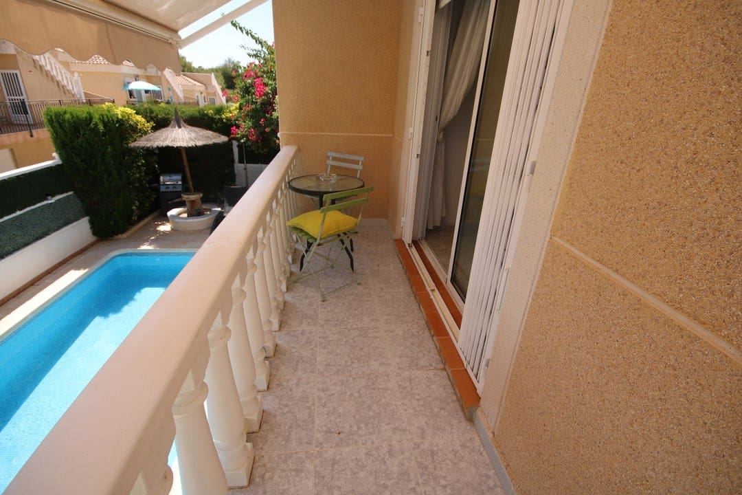 3 soveværelse Villa til salg i Villamartin med swimmingpool garage - € 295.000 (Ref: 8610532)