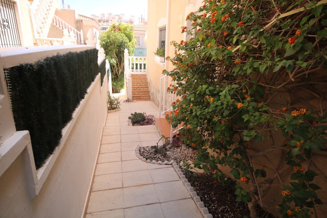 3 soveværelse Villa til salg i Villamartin med swimmingpool garage - € 295.000 (Ref: 8610532)