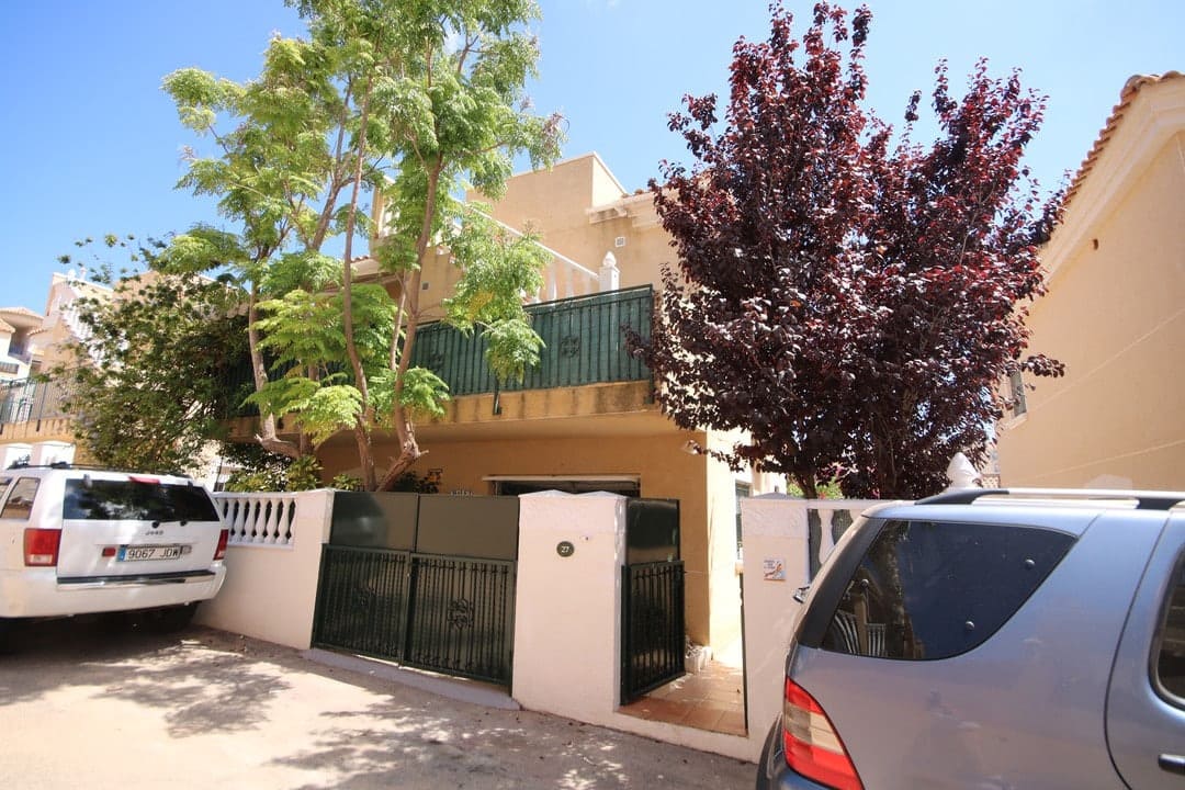 3 soveværelse Villa til salg i Villamartin med swimmingpool garage - € 295.000 (Ref: 8610532)