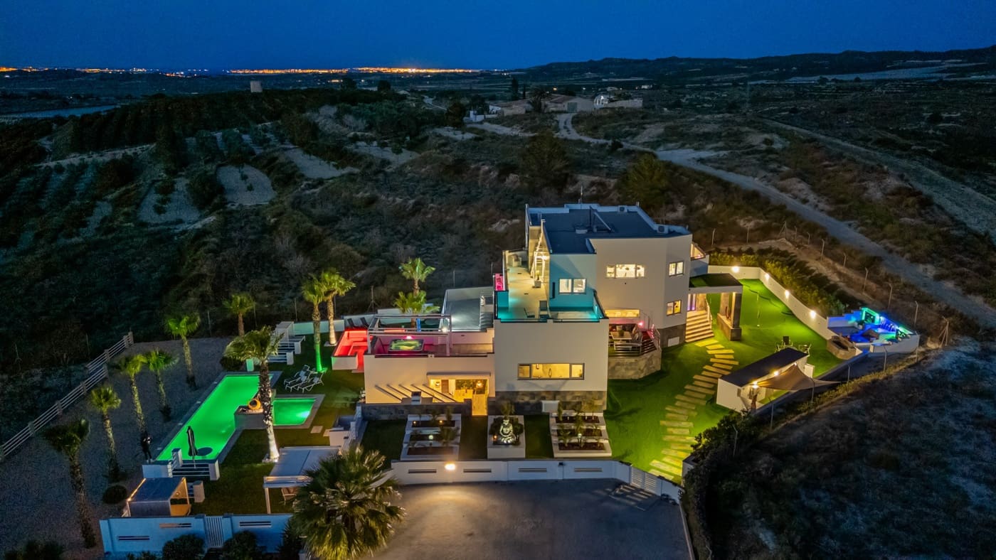 5 bedroom Villa for sale in Torremendo - € 1,695,000 (Ref: 9226440)