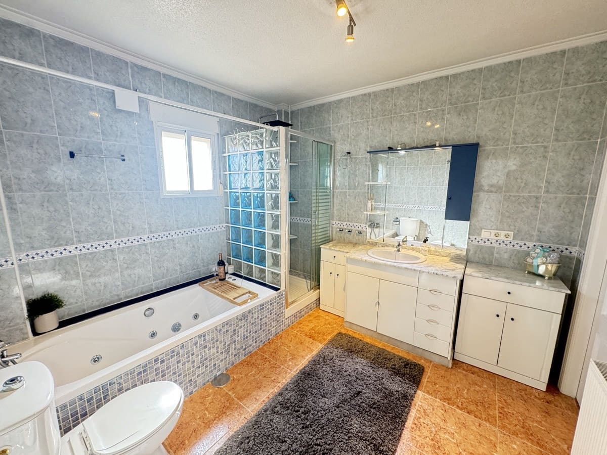 4 makuuhuone Huvila myytävänä paikassa Ciudad Quesada - 590 000 € (Ref: 9226442)