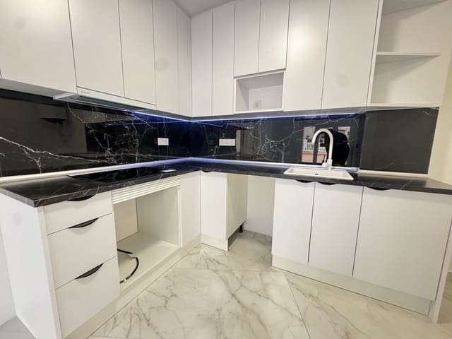 2 bedroom Apartment for sale in Torrevieja - € 295,000 (Ref: 9226443)