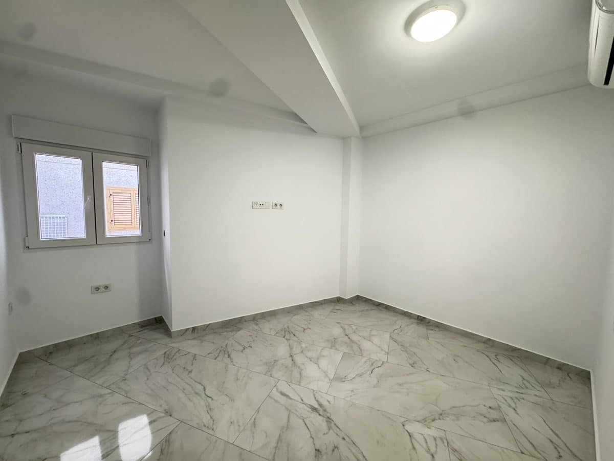 2 bedroom Apartment for sale in Torrevieja - € 285,000 (Ref: 9226444)