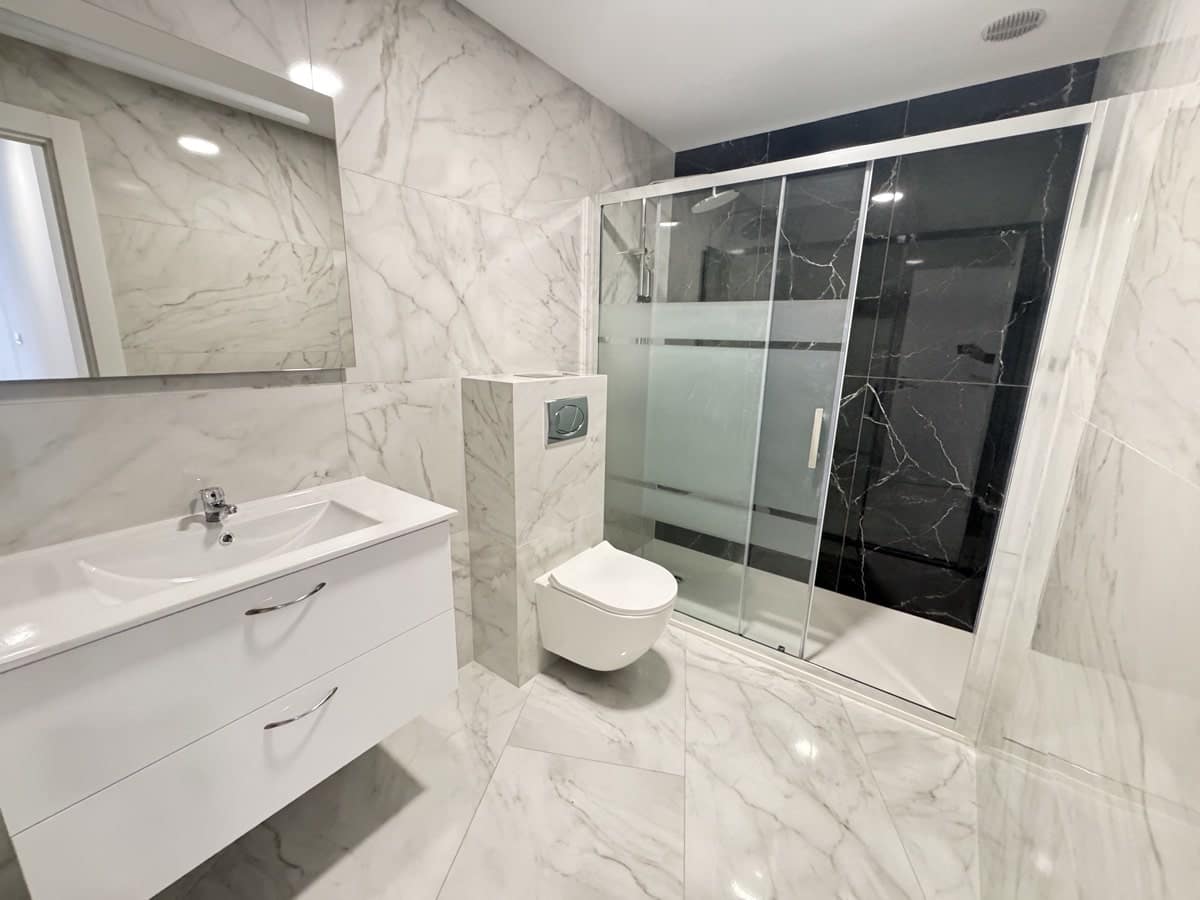 2 bedroom Apartment for sale in Torrevieja - € 285,000 (Ref: 9226444)