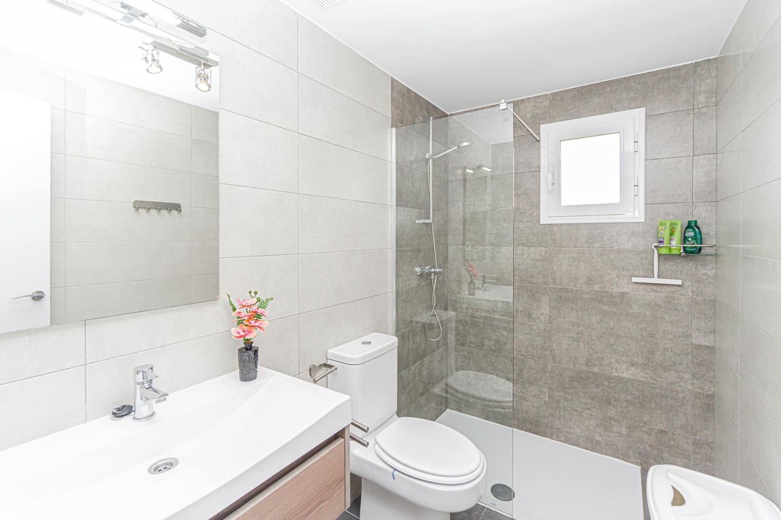 2 bedroom Apartment for sale in Dehesa de Campoamor with pool - € 219,000 (Ref: 9297159)