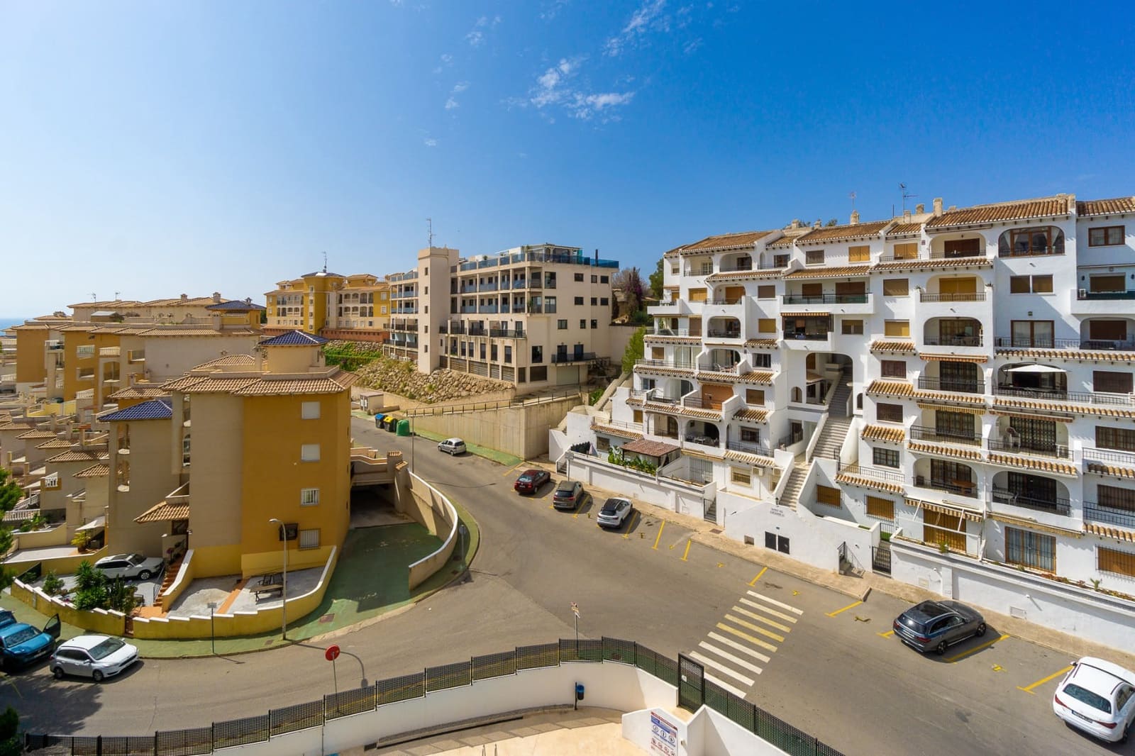 2 bedroom Apartment for sale in Dehesa de Campoamor with pool - € 219,000 (Ref: 9297159)