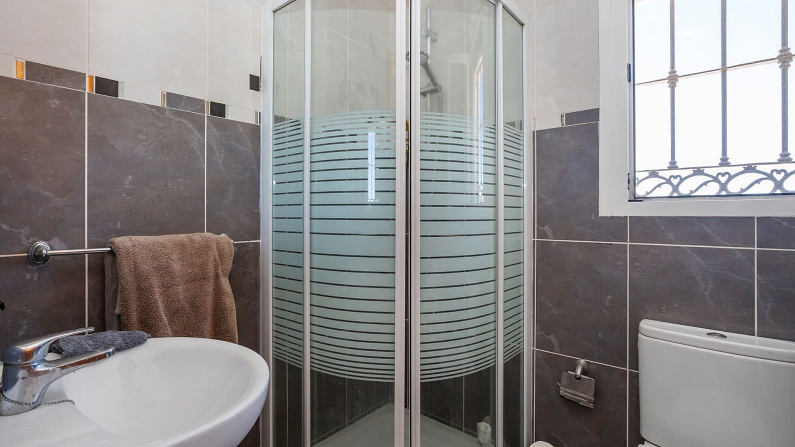 6 bedroom Villa for sale in Los Balcones with pool garage - € 617,000 (Ref: 9378906)