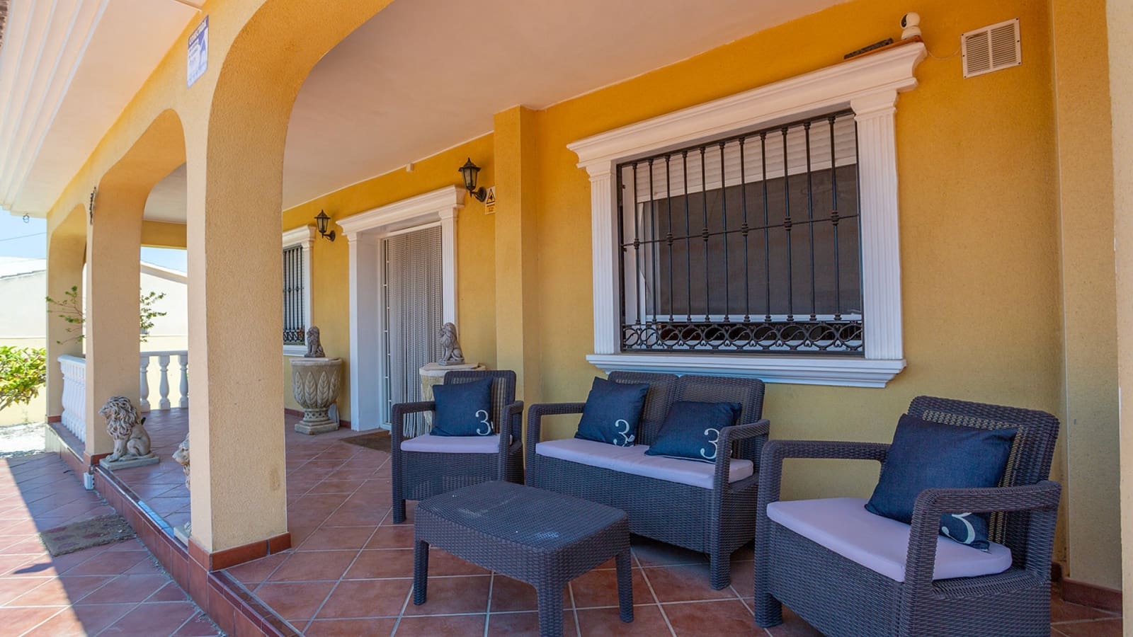 6 bedroom Villa for sale in Los Balcones with pool garage - € 617,000 (Ref: 9378906)