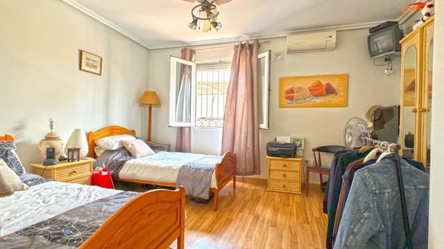 6 makuuhuone Huvila myytävänä paikassa Los Balcones mukana uima-altaan 
autotalli - 617 000 € (Ref: 9378906)