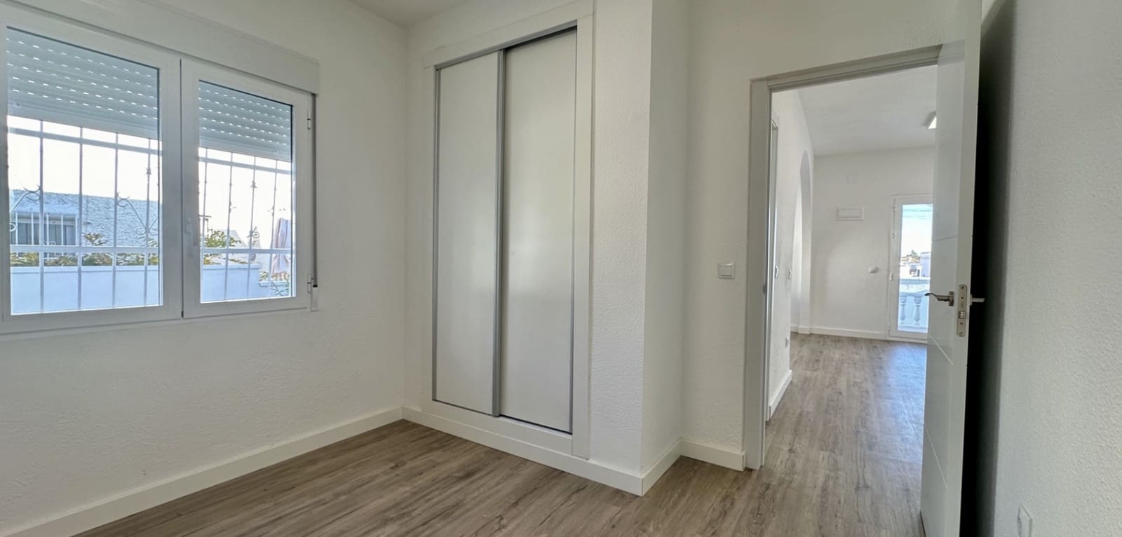 2 bedroom Bungalow for sale in Filipinas - € 199,000 (Ref: 9491295)