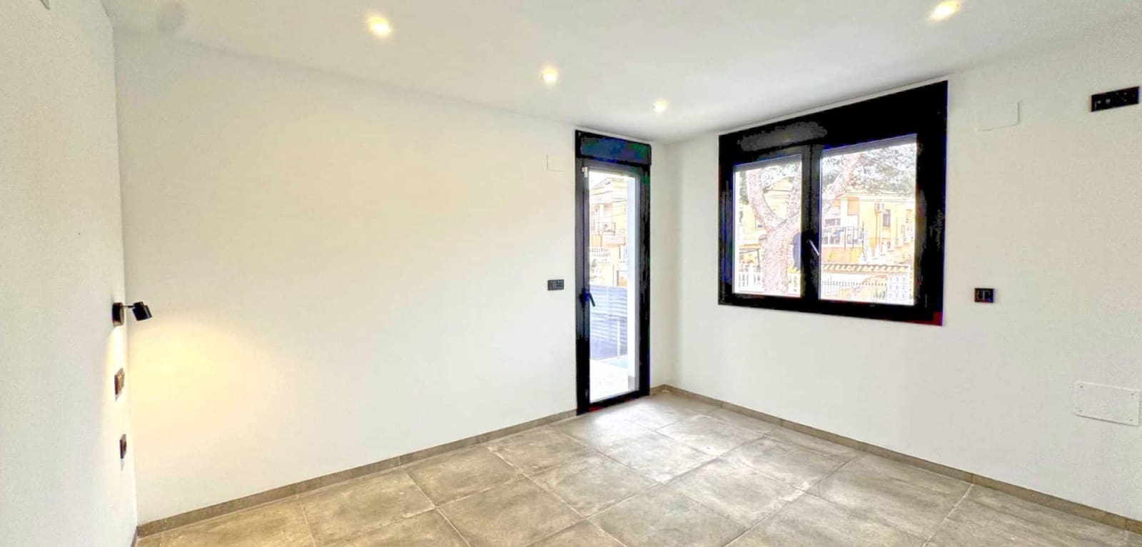 4 sypialnia Willa na sprzedaż w Torrevieja - 495 000 € (Ref: 9527436)