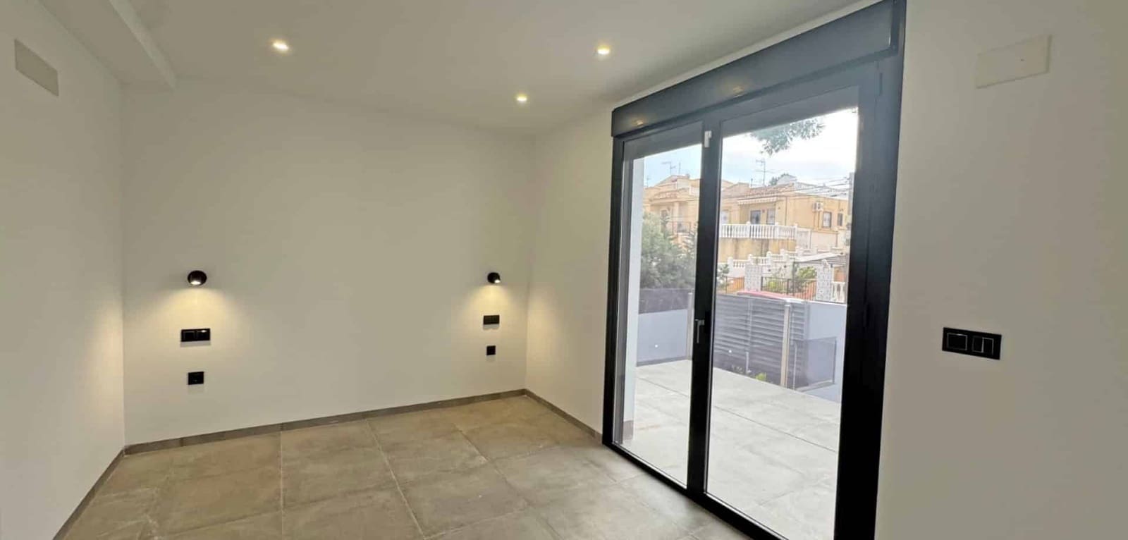 4 sypialnia Willa na sprzedaż w Torrevieja - 495 000 € (Ref: 9527436)