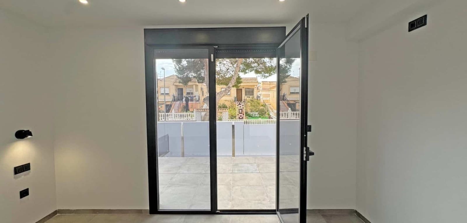 4 sypialnia Willa na sprzedaż w Torrevieja - 495 000 € (Ref: 9527436)