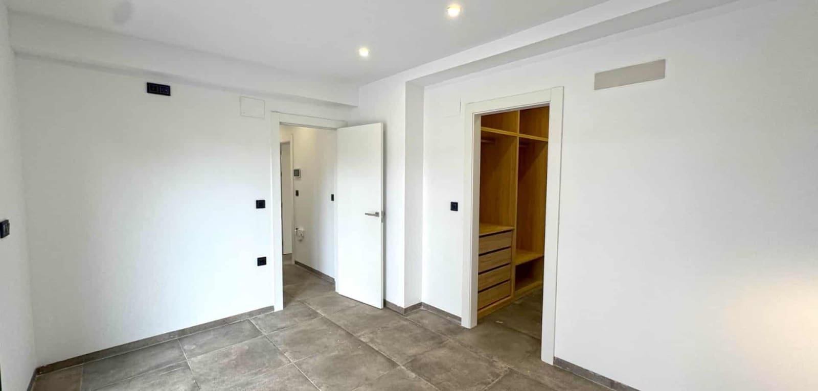 4 sypialnia Willa na sprzedaż w Torrevieja - 495 000 € (Ref: 9527436)