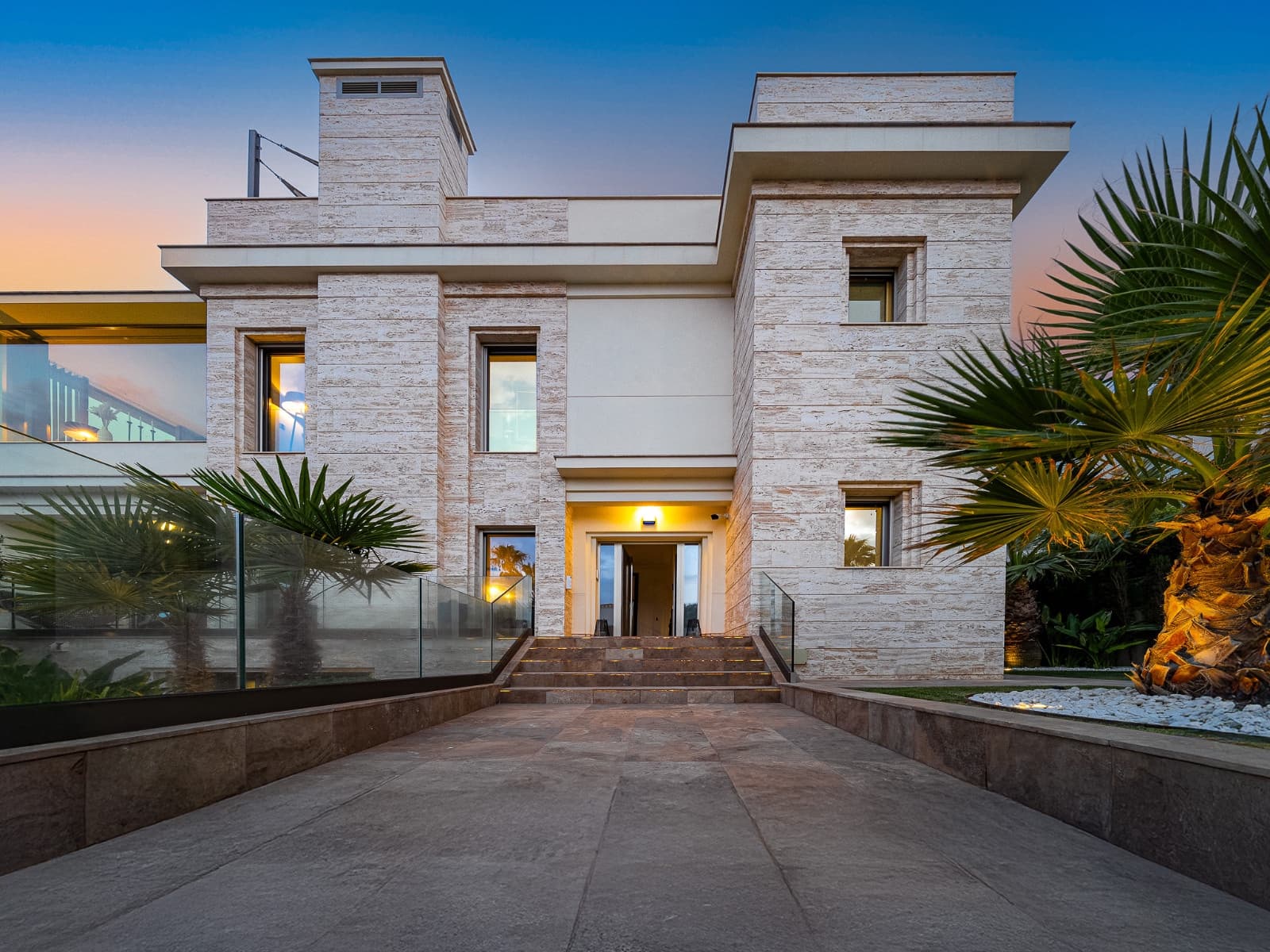 6 Zimmer Villa zu verkaufen in La Zenia mit Pool Garage - 2.950.000 € (Ref: 9527486)