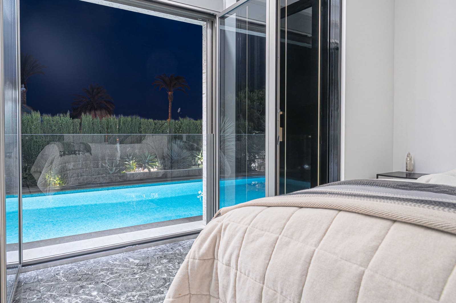 6 Zimmer Villa zu verkaufen in La Zenia mit Pool Garage - 2.950.000 € (Ref: 9527486)