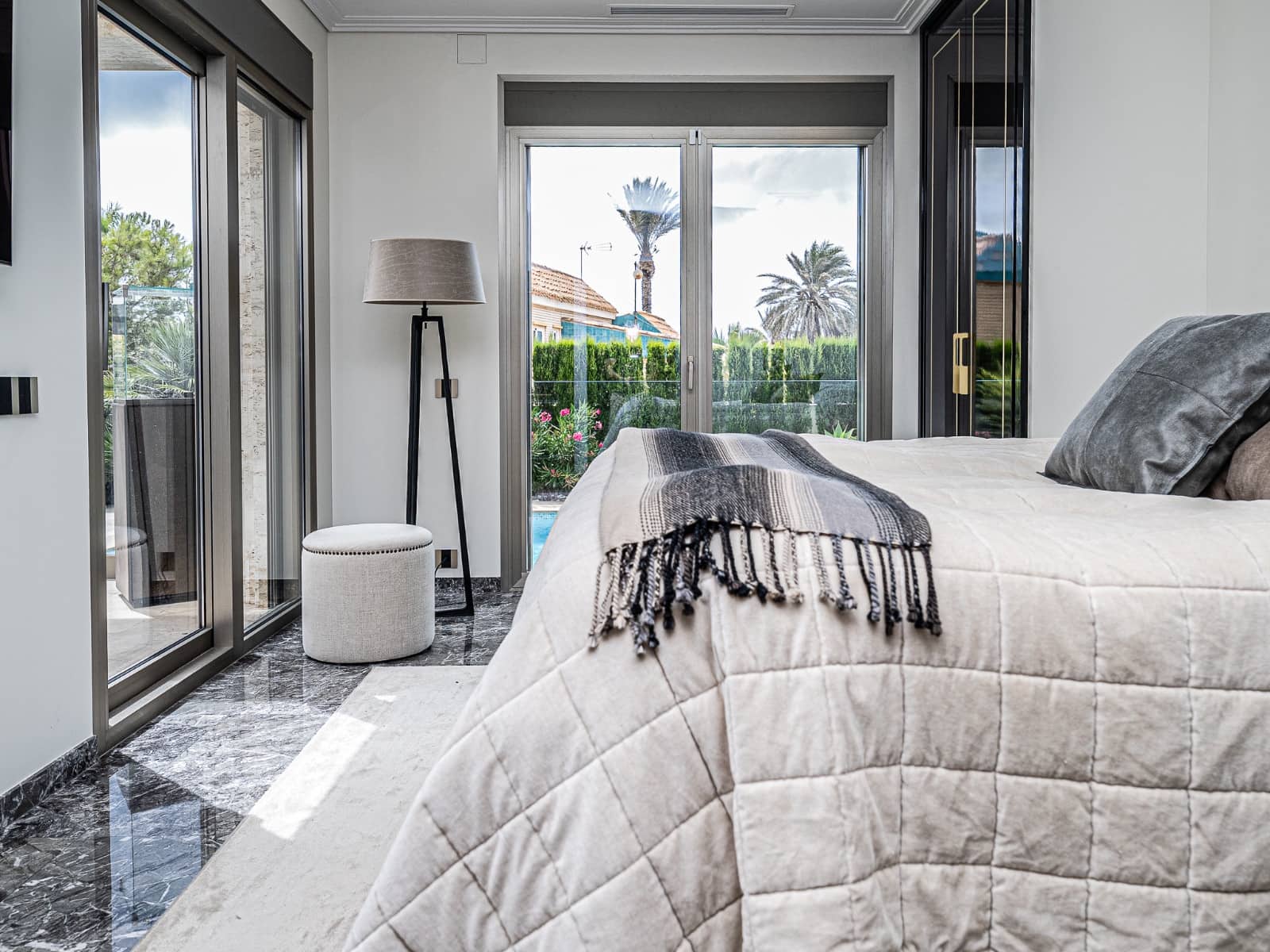 6 Zimmer Villa zu verkaufen in La Zenia mit Pool Garage - 2.950.000 € (Ref: 9527486)