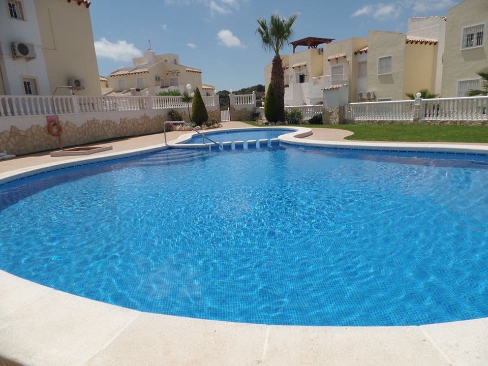 2 soverom Penthouse til salgs i Villamartin med svømmebasseng - € 149 950 (Ref: 9604851)