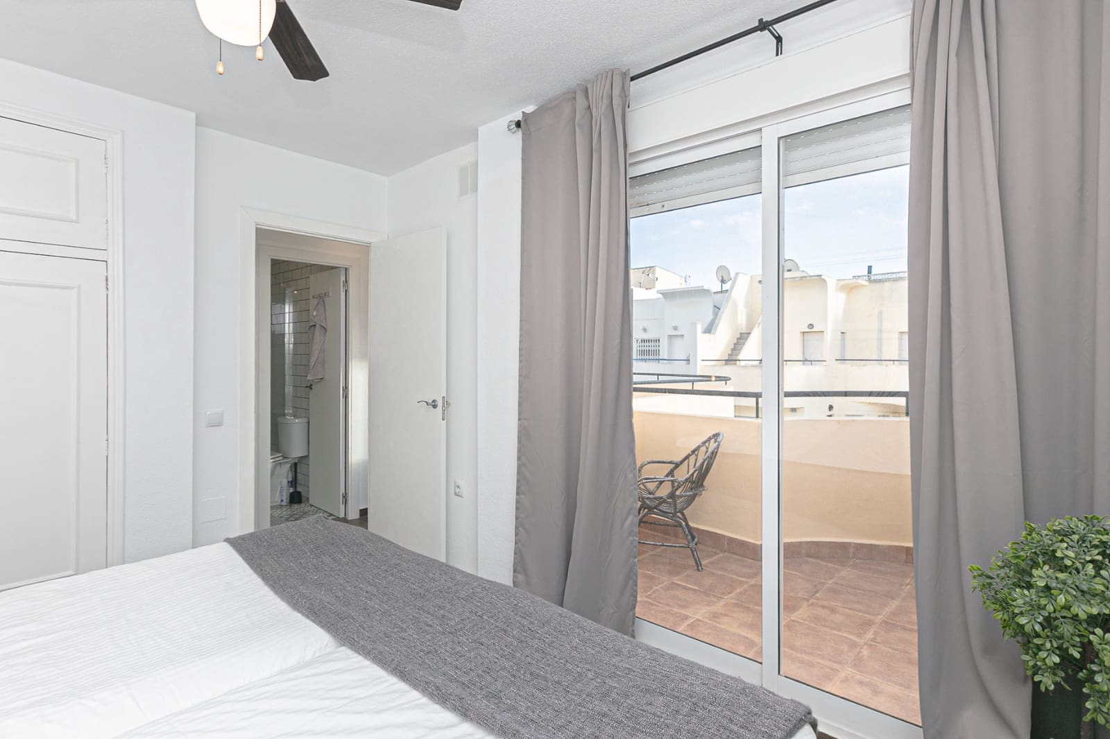 2 sypialnia Dom na sprzedaż w Torrevieja z basenem - 180 000 € (Ref: 9666231)