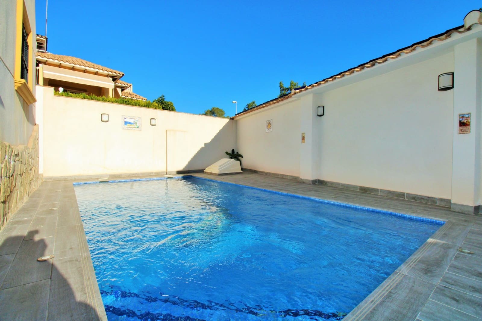 4 bedroom Villa for sale in Playa Flamenca with pool - € 399,950 (Ref: 9666235)