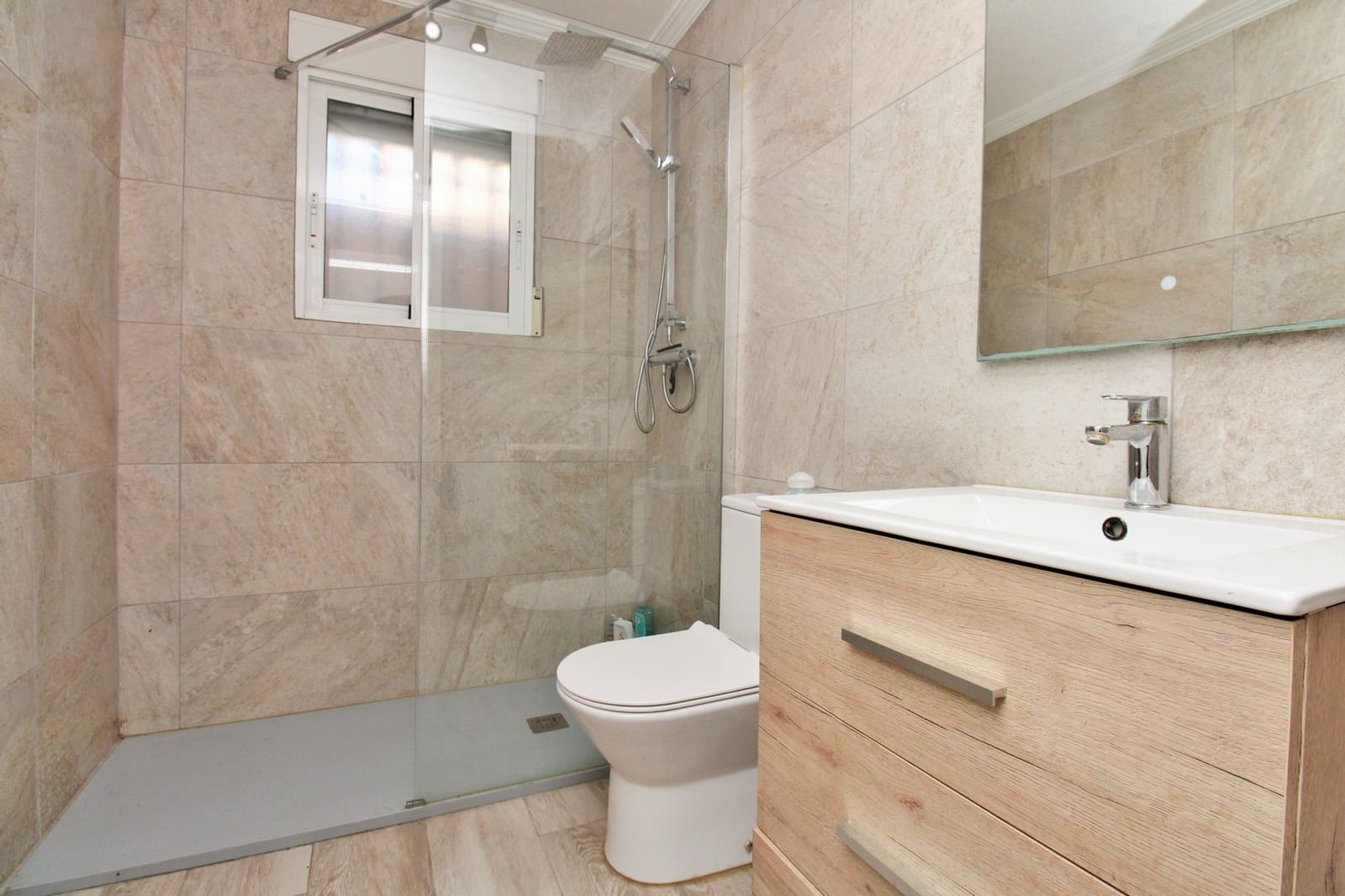 4 bedroom Villa for sale in Playa Flamenca with pool - € 399,950 (Ref: 9666235)