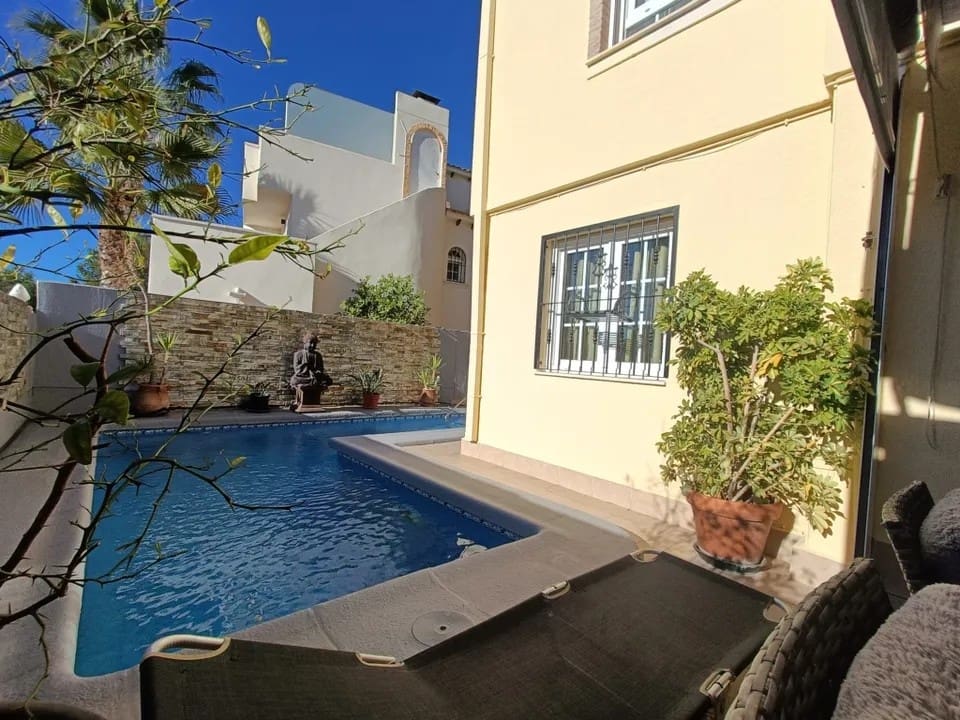 4 bedroom Villa for sale in Las Ramblas Golf with pool - € 329,995 (Ref: 9719776)