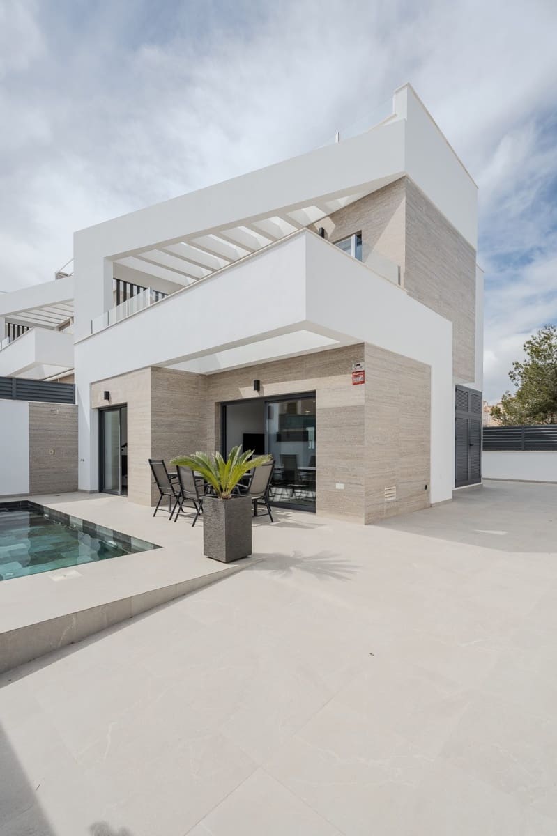 3 bedroom Villa for sale in Torrevieja with pool - € 499,000 (Ref: 9790861)