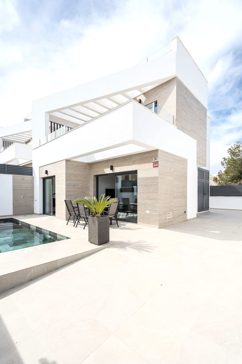 3 bedroom Villa for sale in Torrevieja with pool - € 499,000 (Ref: 9790861)