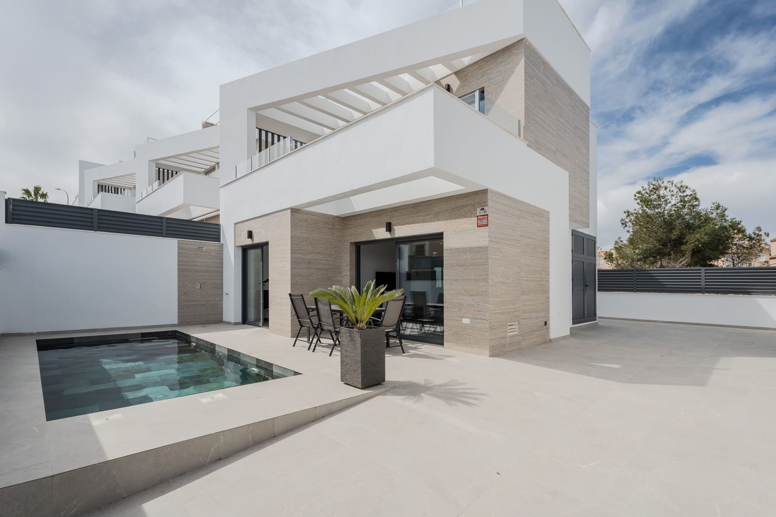 3 bedroom Villa for sale in Torrevieja with pool - € 499,000 (Ref: 9790861)