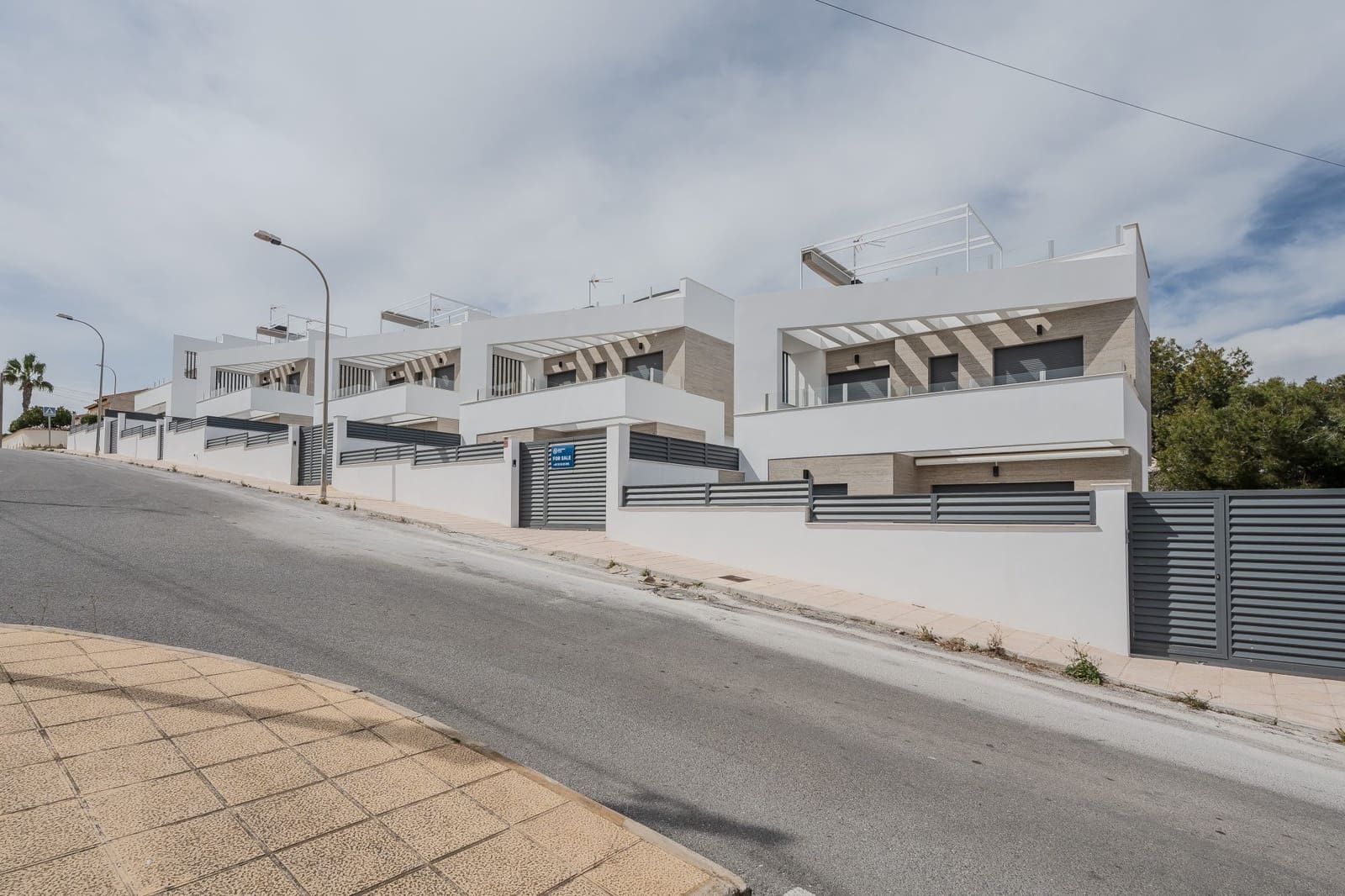 3 bedroom Villa for sale in Torrevieja with pool - € 499,000 (Ref: 9790861)