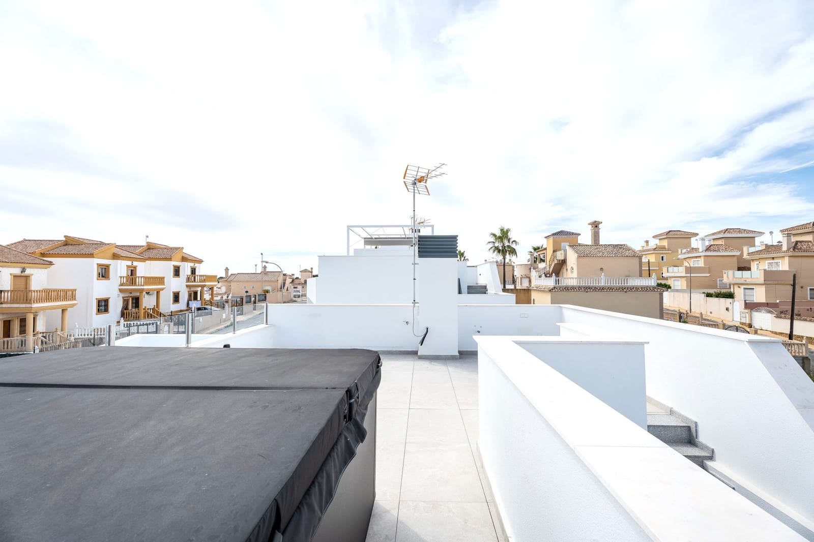 3 bedroom Villa for sale in Torrevieja with pool - € 499,000 (Ref: 9790861)