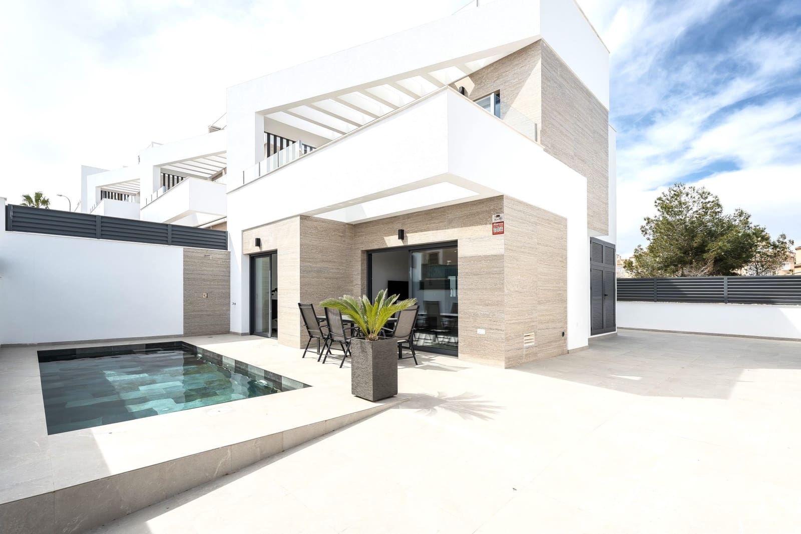 3 bedroom Villa for sale in Torrevieja with pool - € 499,000 (Ref: 9790861)