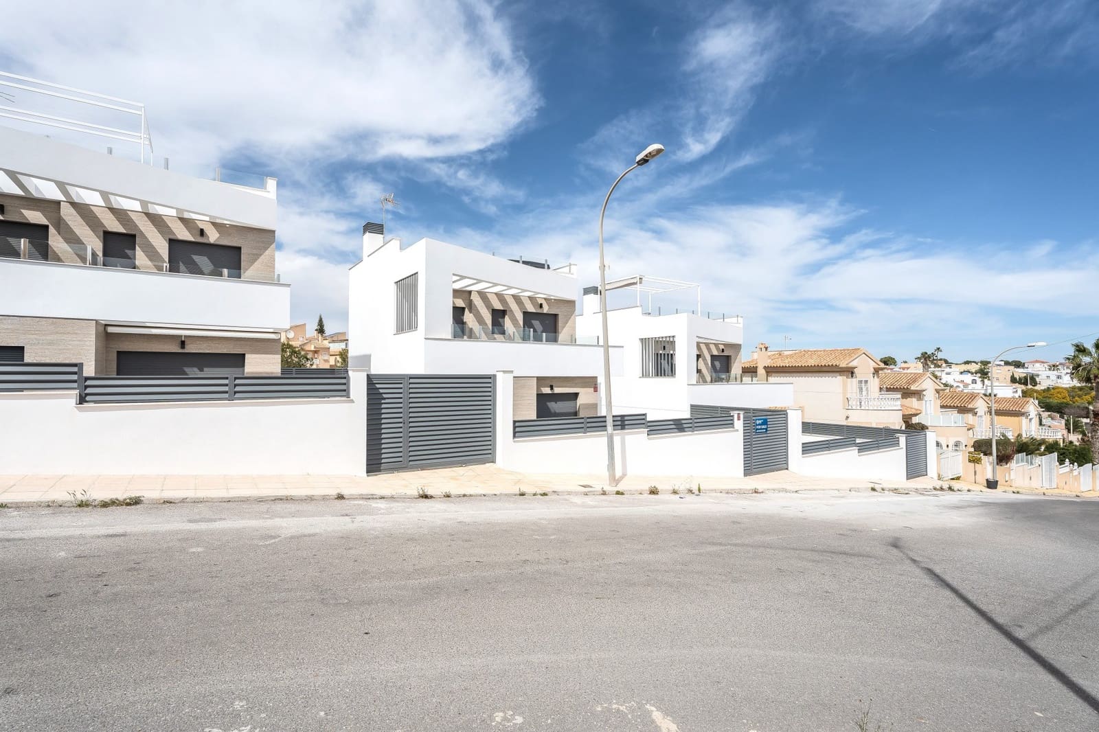 3 bedroom Villa for sale in Torrevieja with pool - € 499,000 (Ref: 9790861)