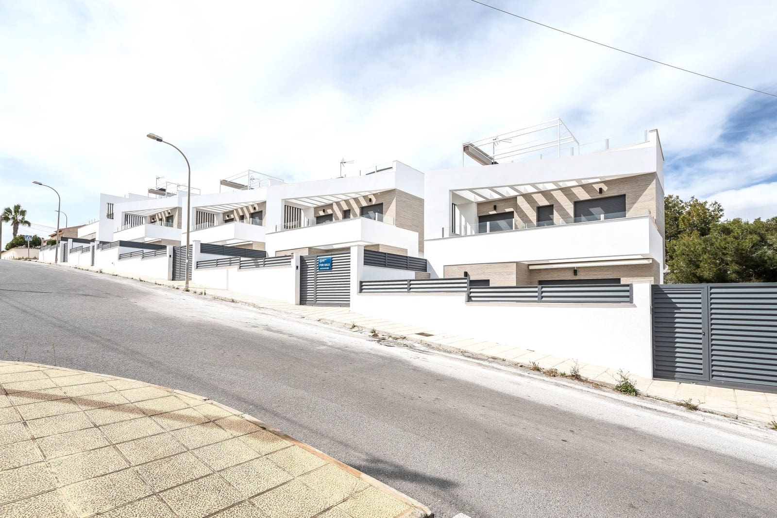 3 bedroom Villa for sale in Torrevieja with pool - € 499,000 (Ref: 9790861)