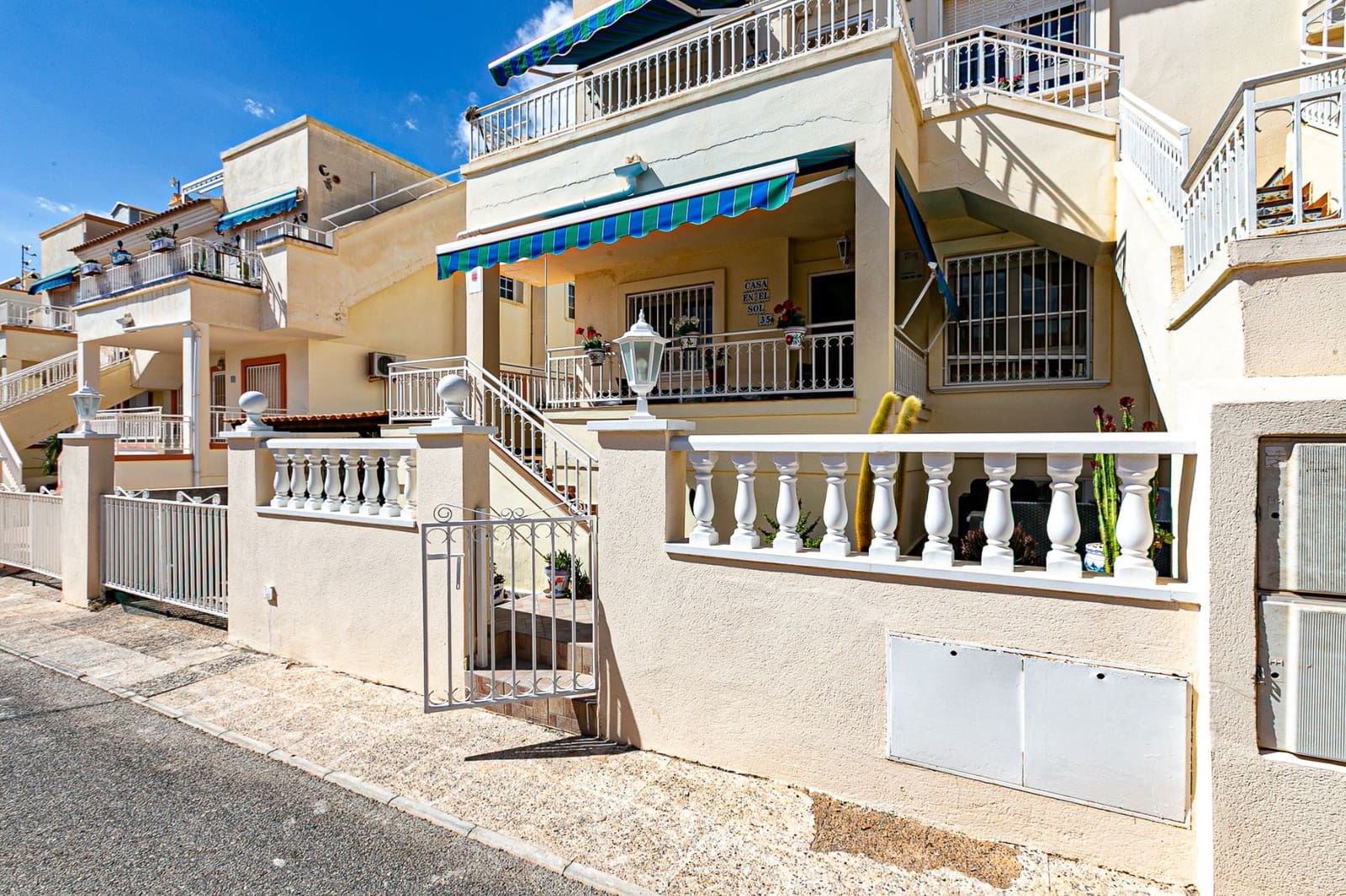 2 bedroom Apartment for sale in Playa Flamenca with pool - € 199,999 (Ref: 9831090)