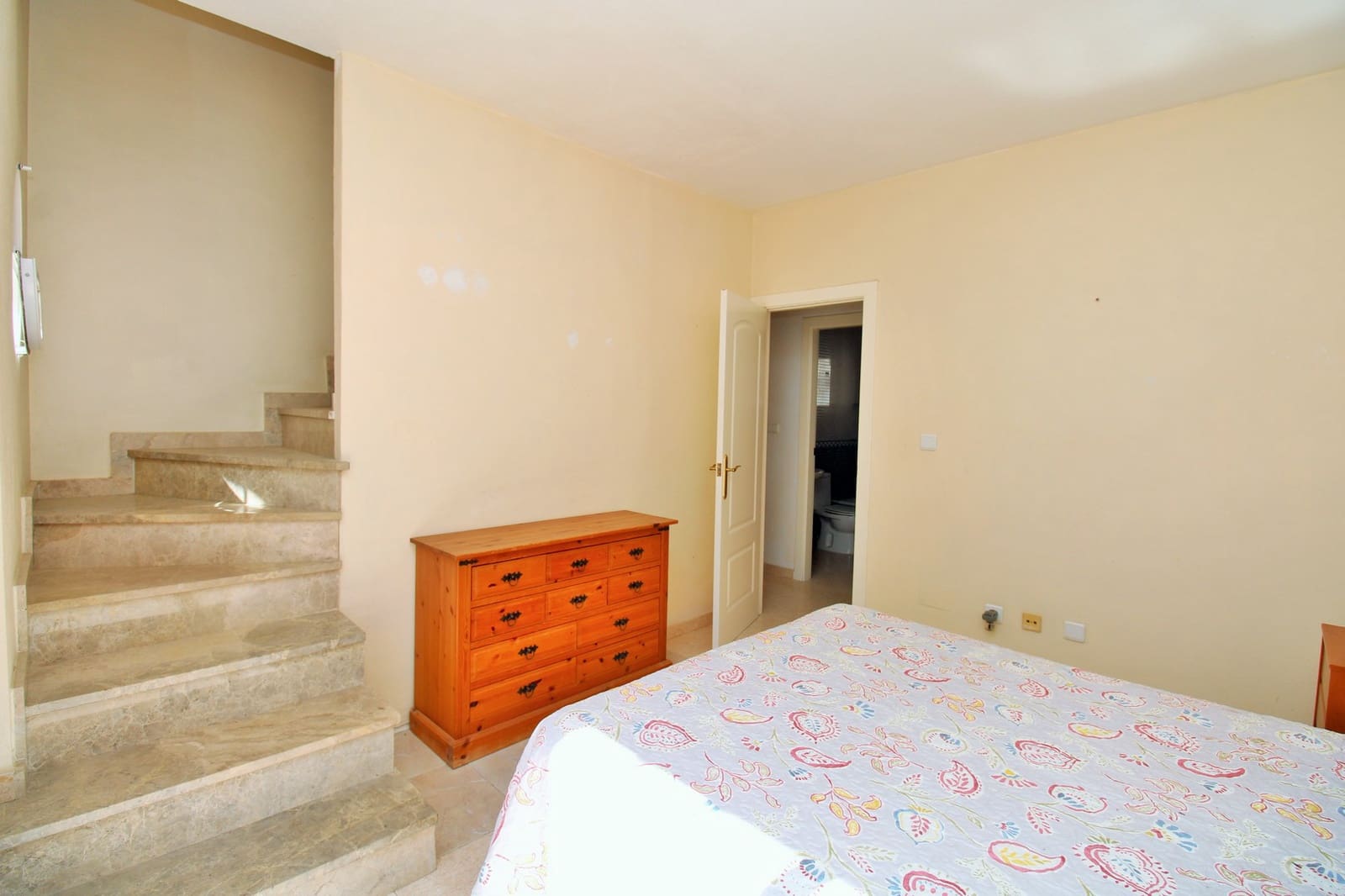 2 bedroom Townhouse for sale in Villamartin - € 162,995 (Ref: 9866797)