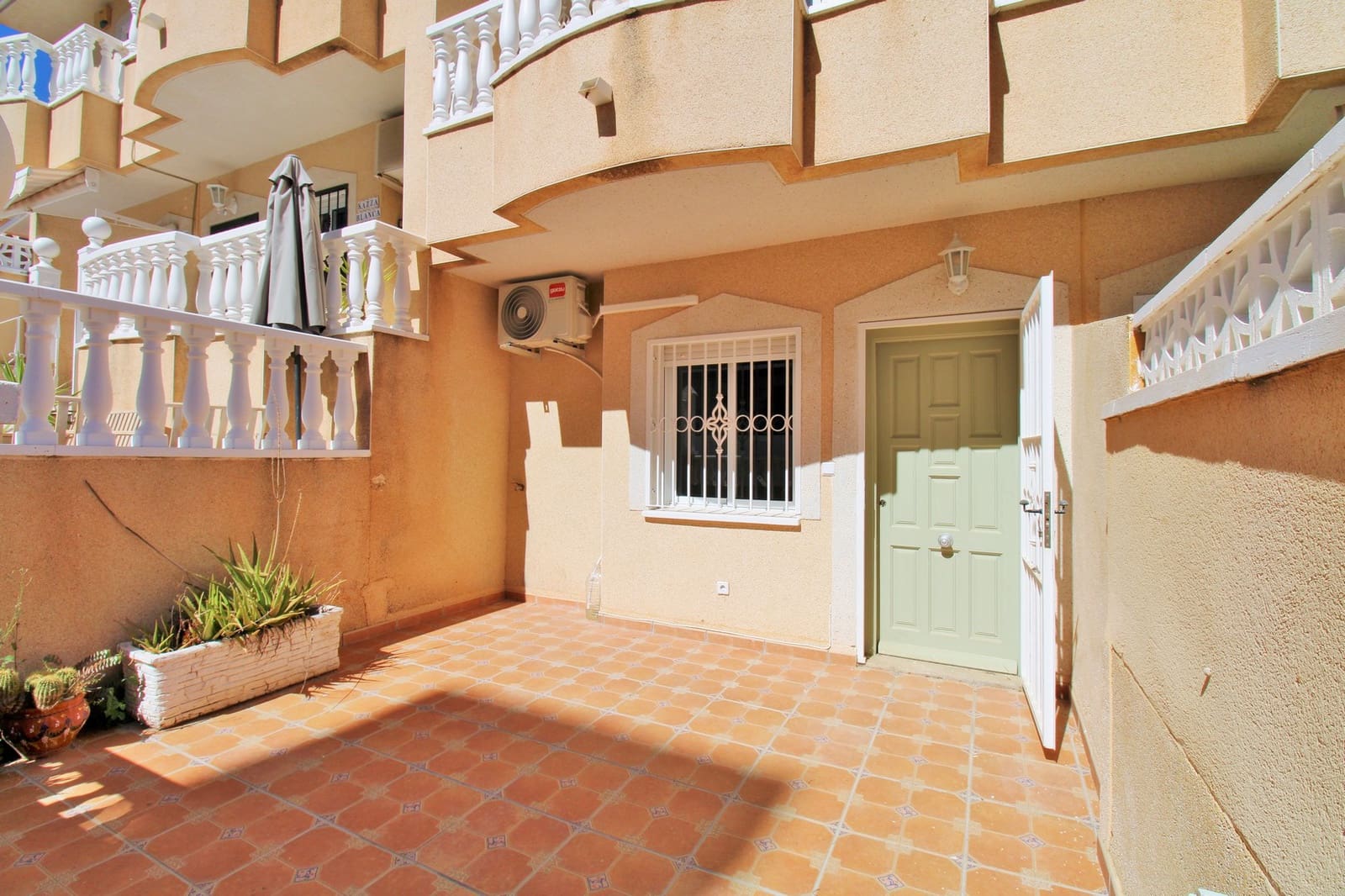 2 bedroom Townhouse for sale in Villamartin - € 162,995 (Ref: 9866797)