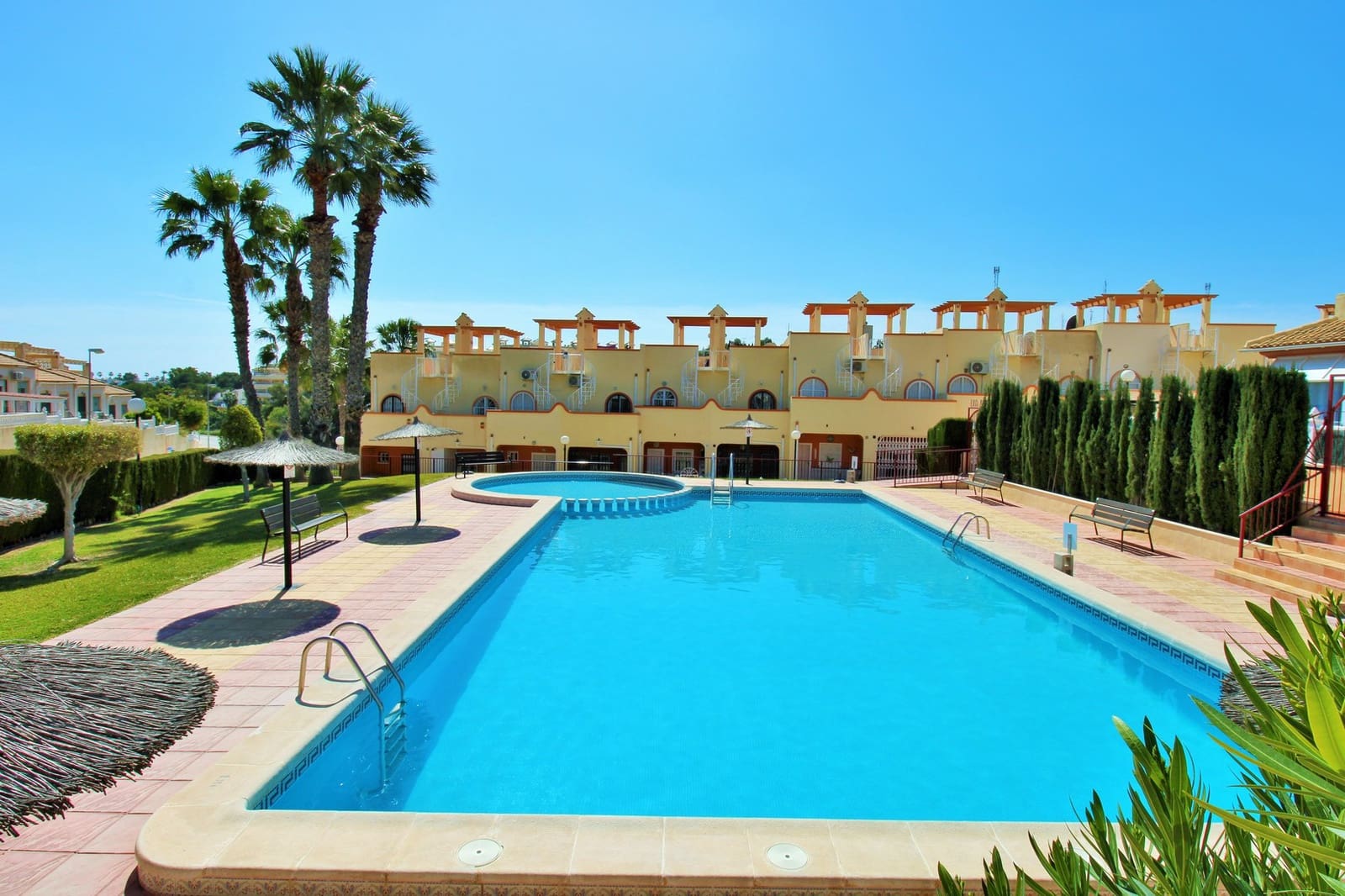 2 bedroom Townhouse for sale in Villamartin - € 162,995 (Ref: 9866797)
