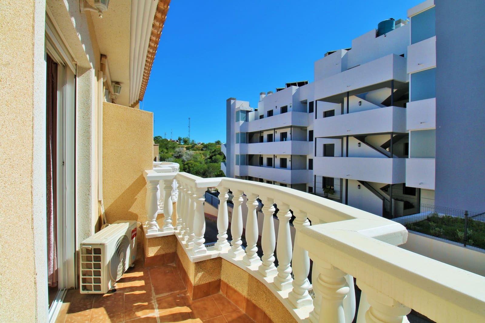 2 bedroom Townhouse for sale in Villamartin - € 162,995 (Ref: 9866797)