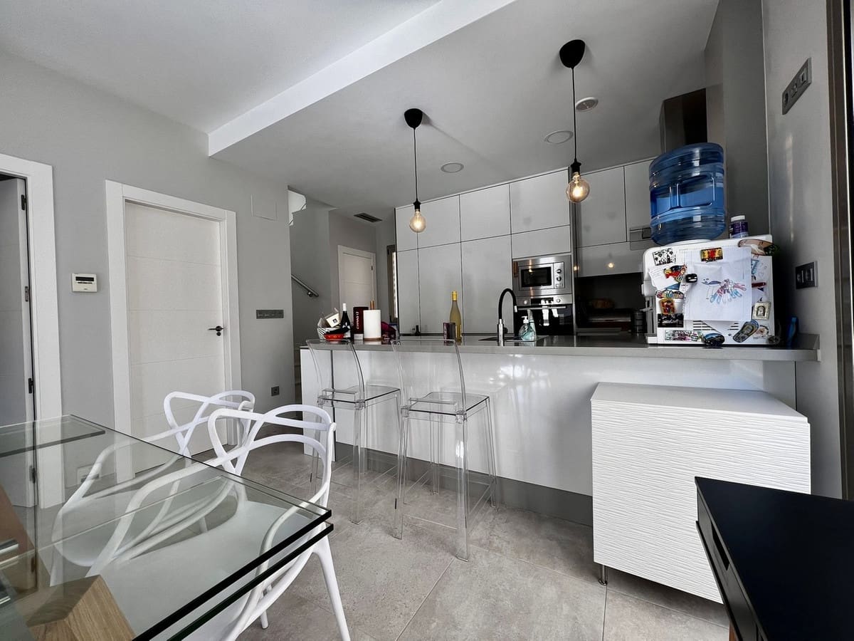 3 sypialnia Willa na sprzedaż w Villamartin - 355 000 € (Ref: 9884341)