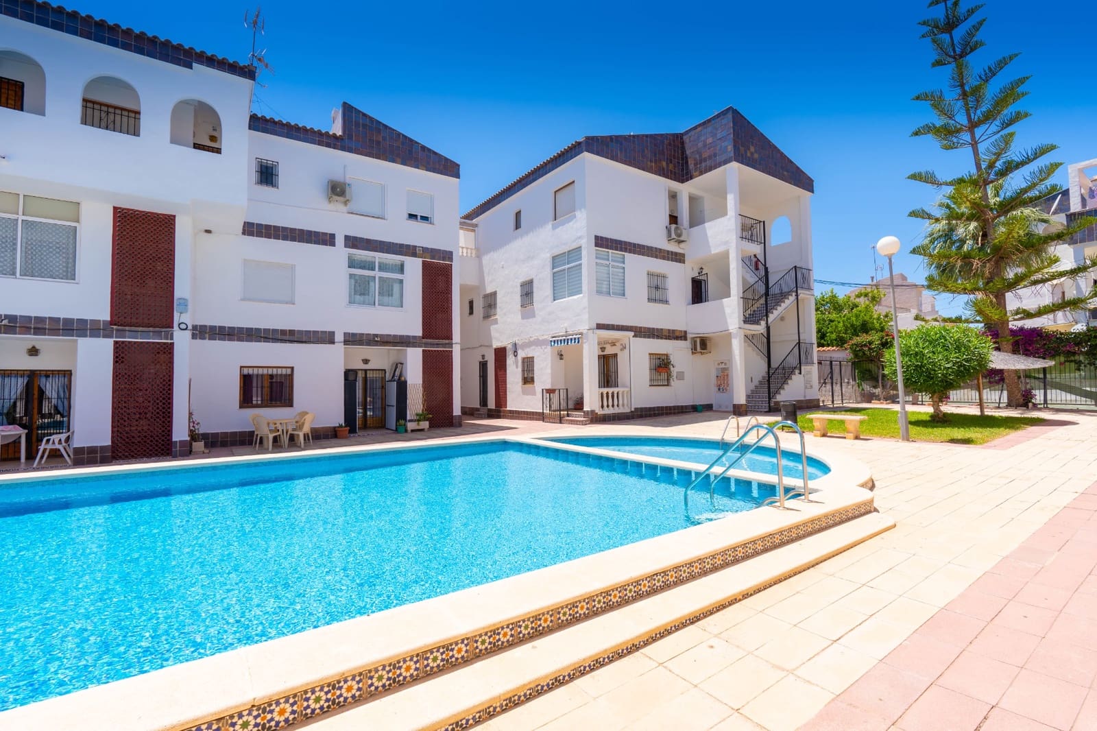 Apartamento de 2 habitaciones en Punta Prima en venta con piscina - 165.000 € (Ref: 9910398)