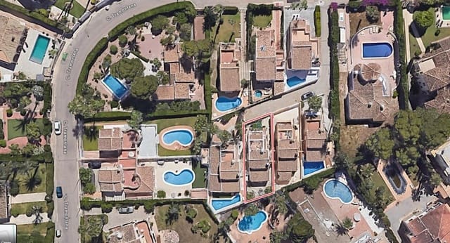 3 bedroom Villa for sale in Villamartin, Orihuela with pool - € 399,000 (Ref: 9982964)