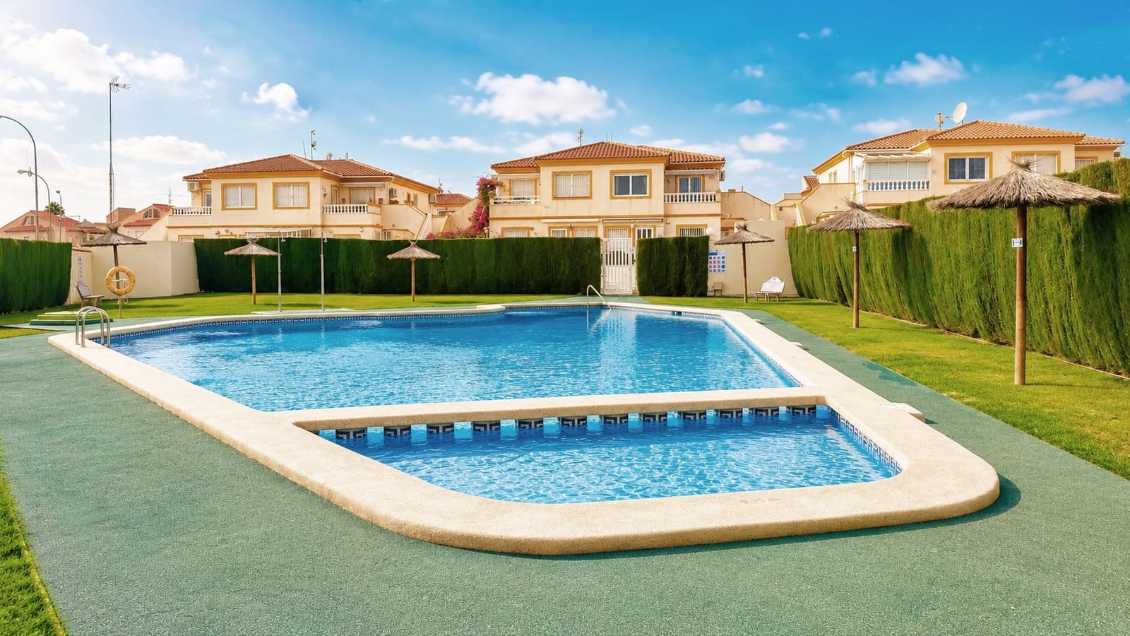 2 bedroom Apartment for sale in Playa Flamenca with pool - € 160,000 (Ref: 9993921)