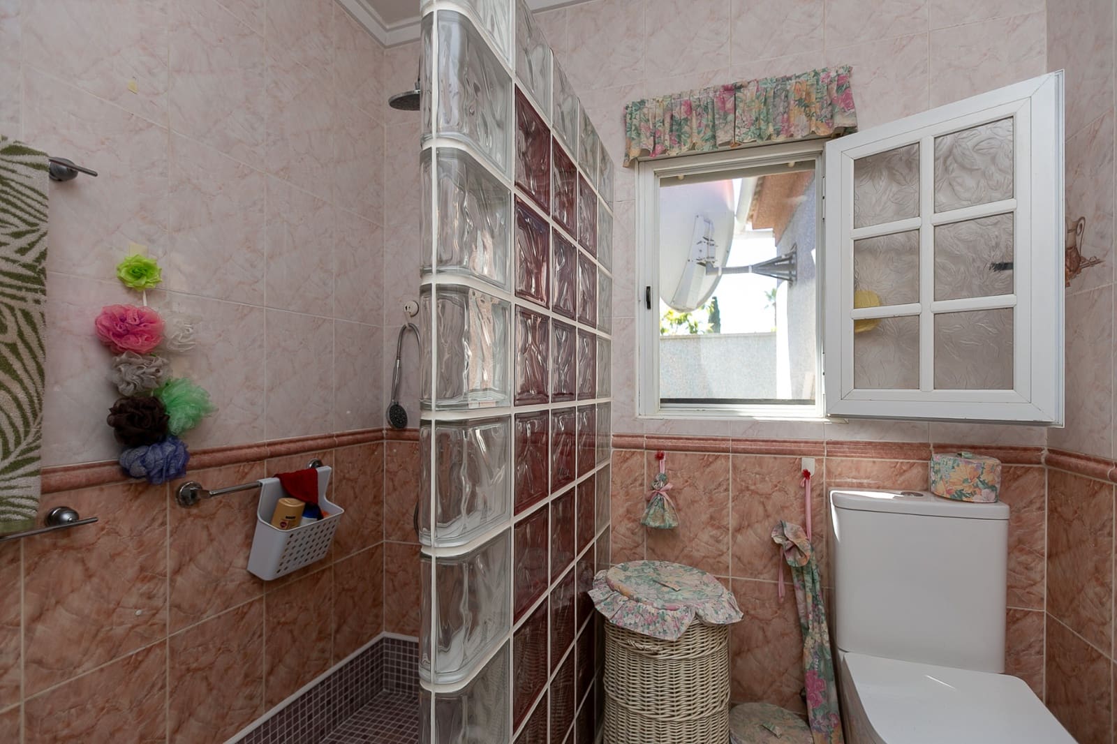 4 makuuhuone Paritalo myytävänä paikassa Los Balcones - 315 000 € (Ref: 9993923)