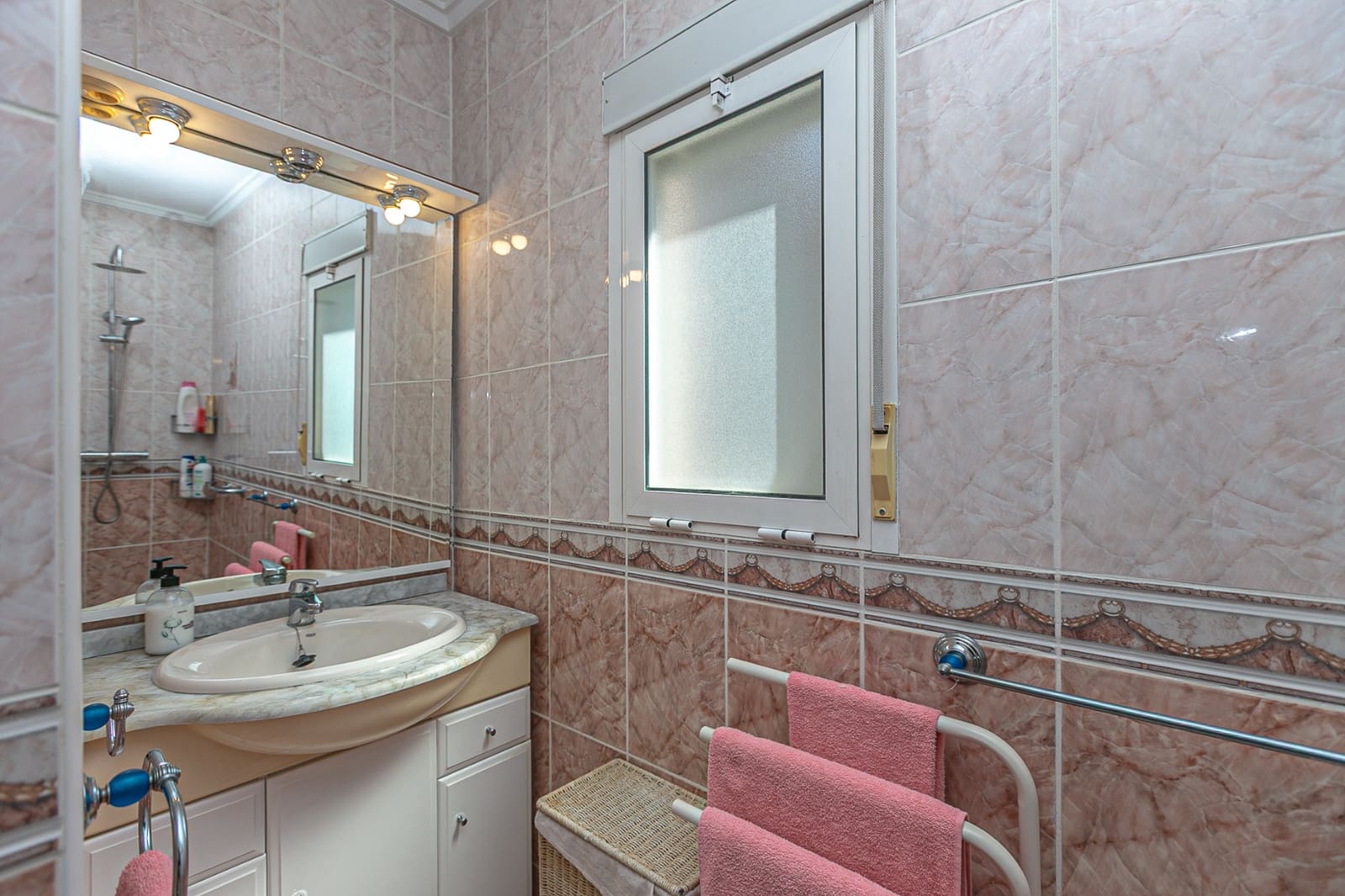 4 makuuhuone Paritalo myytävänä paikassa Los Balcones - 315 000 € (Ref: 9993923)