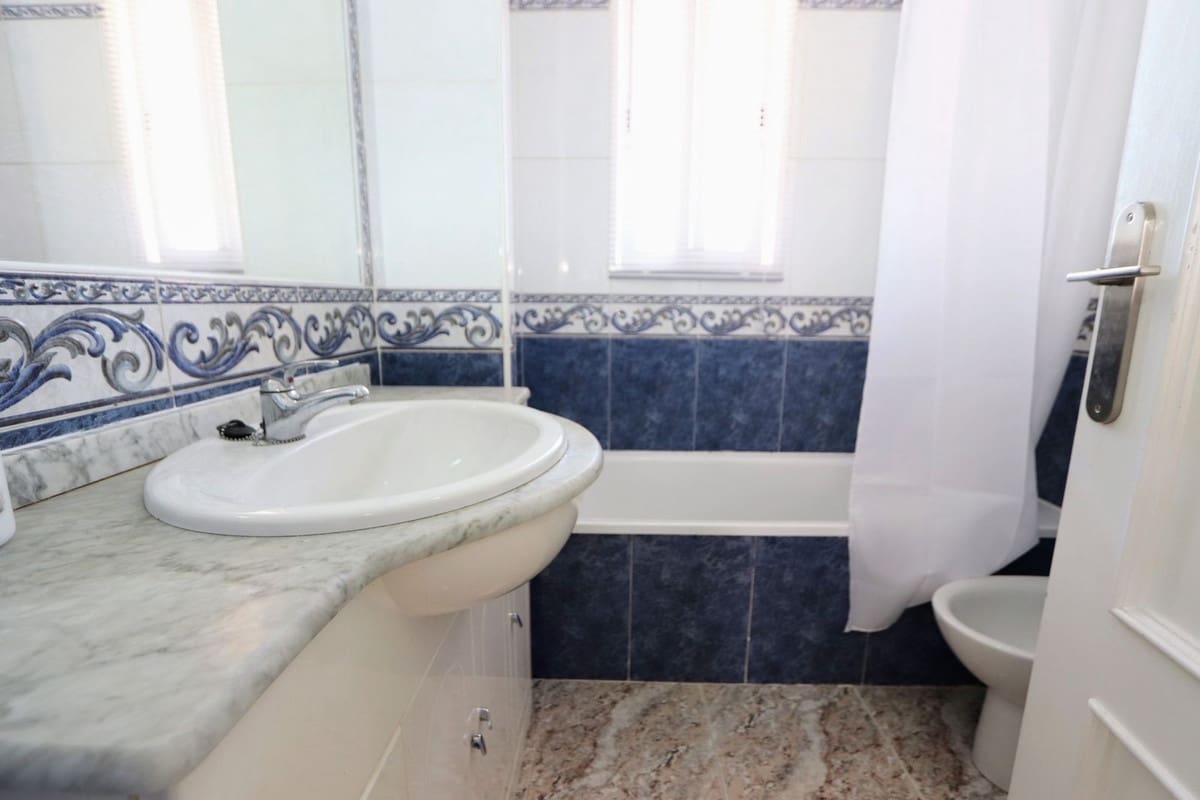 2 soverom Hus til salgs i Villamartin med svømmebasseng garasje - € 169 995 (Ref: 9998431)