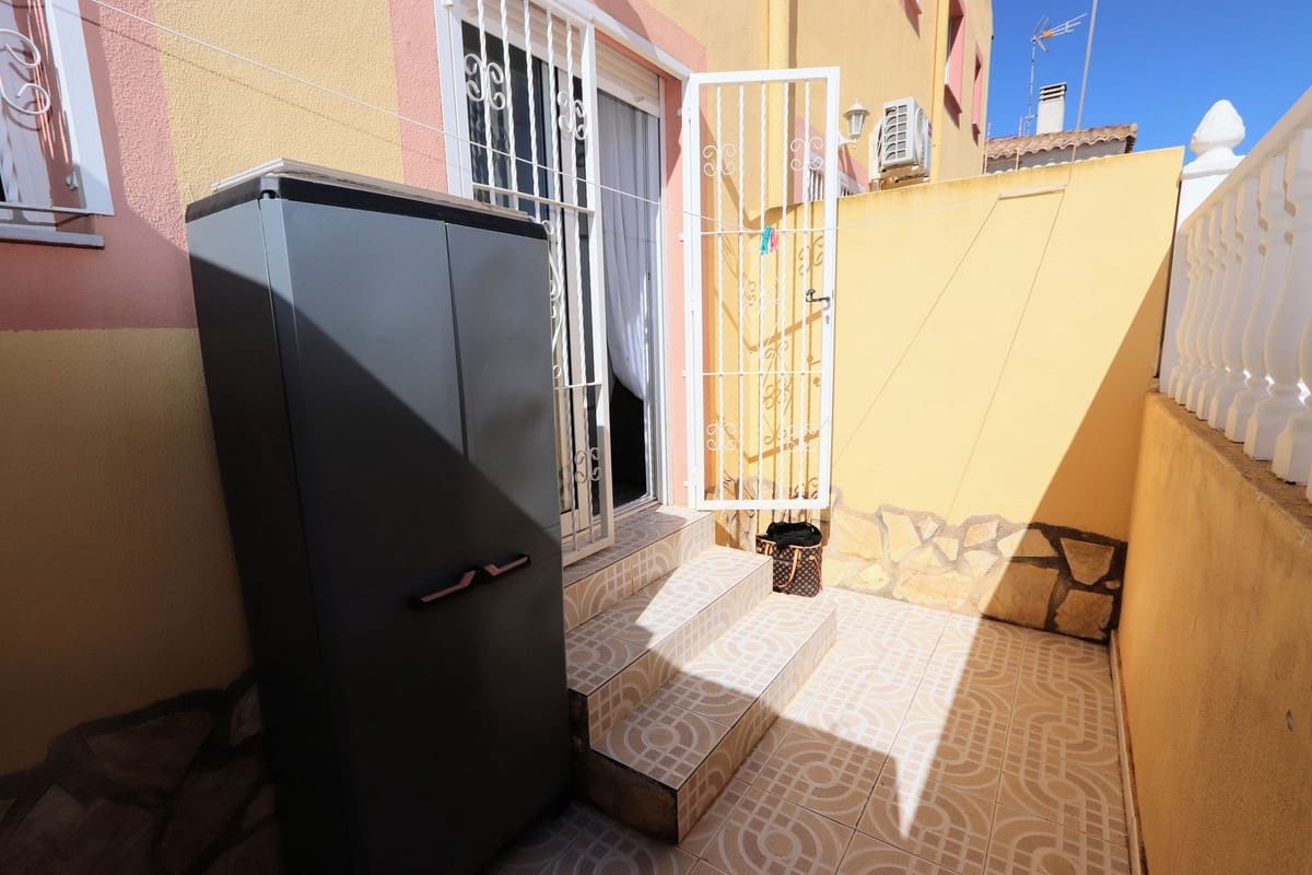 2 soverom Hus til salgs i Villamartin med svømmebasseng garasje - € 169 995 (Ref: 9998431)