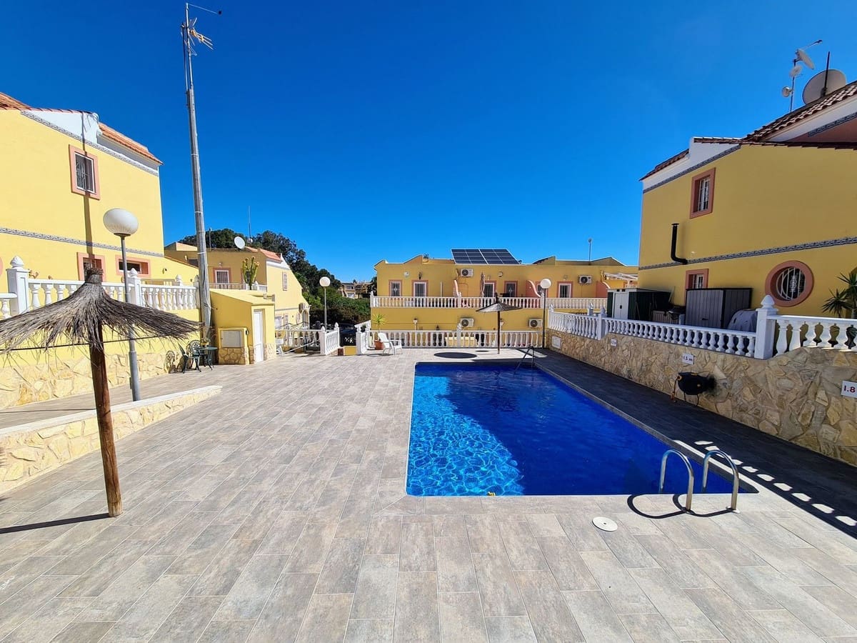 2 soverom Hus til salgs i Villamartin med svømmebasseng garasje - € 169 995 (Ref: 9998431)
