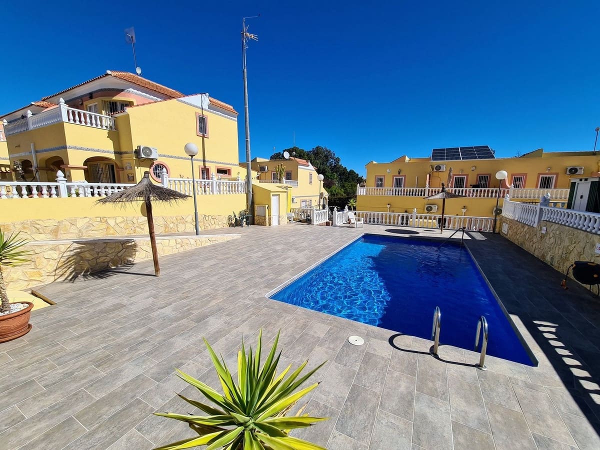 2 soverom Hus til salgs i Villamartin med svømmebasseng garasje - € 169 995 (Ref: 9998431)