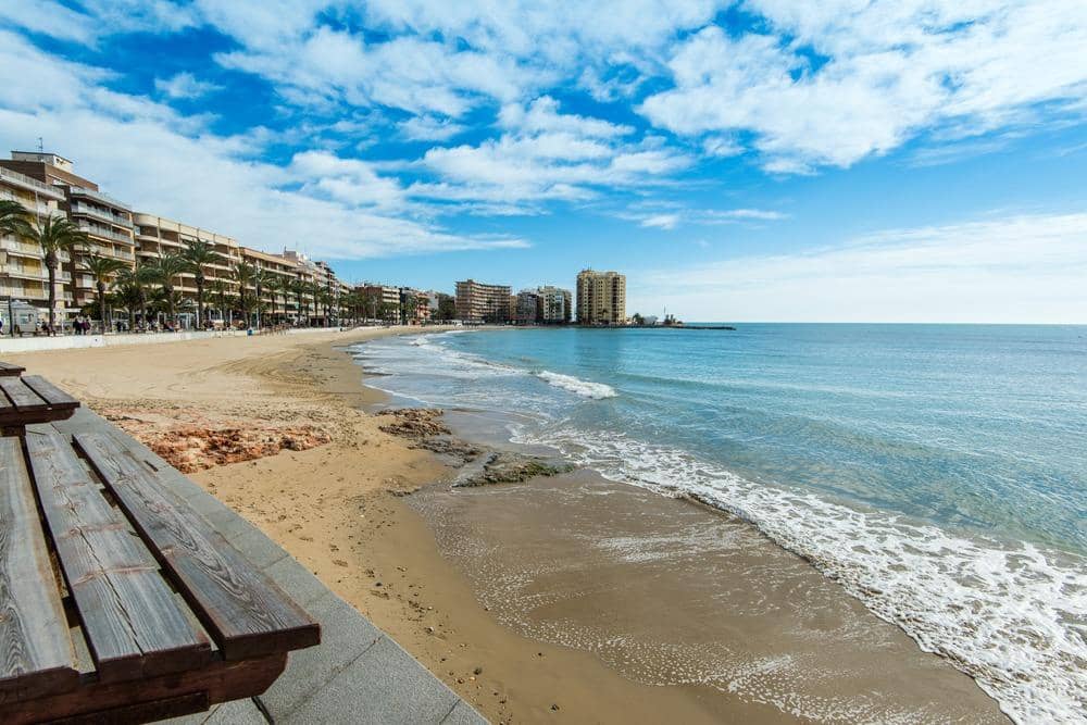 4 soveværelse Villa til salg i Torrevieja med swimmingpool garage - € 350.000 (Ref: 10171871)